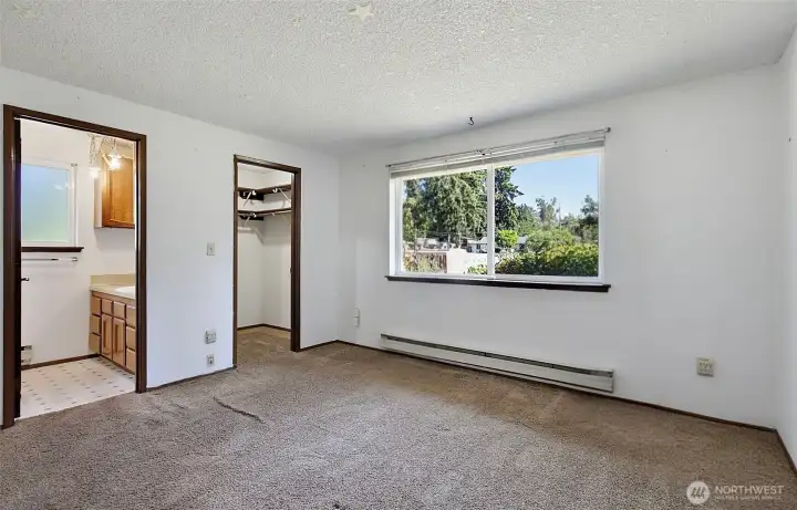 Primary bedroom with private bath with Walk-in closet
