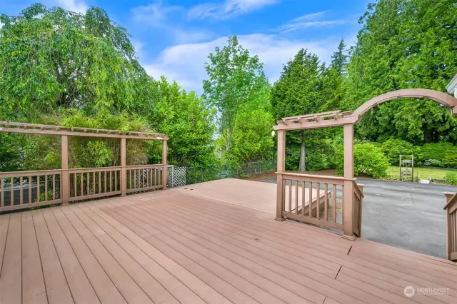 Yes, this Back Deck can accomodate a Hot Tub!