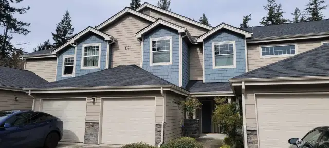 Welcome to Jacob's Creek! A beautiful condo complex in the Pine Lake area of Sammamish. You'll love living here!