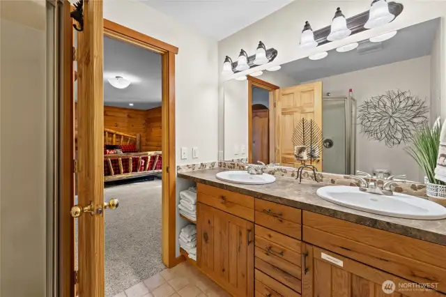 Primary ensuite bedroom