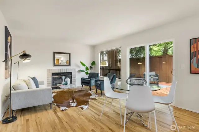 Open concept kitchen+family room w/sliders to patio