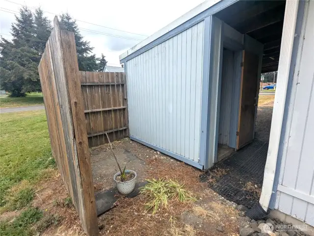 Storage and privacy screen