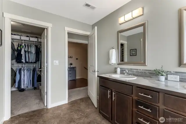 Walk in closest in the bathroom
