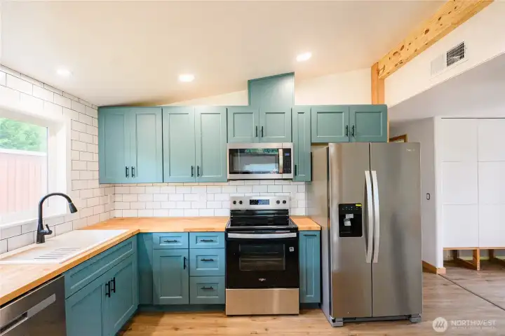 Beautifully updated kitchen