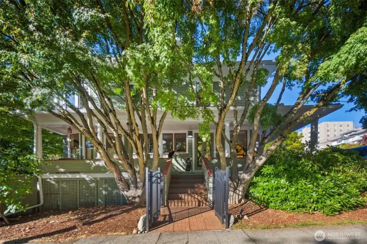 Welcome to the entrance of the Queen of the West! Established cash flowing Airbnb.