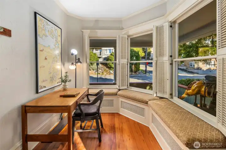 Queen of the West Airbnb office and sitting space that opens to the wrap around porch.