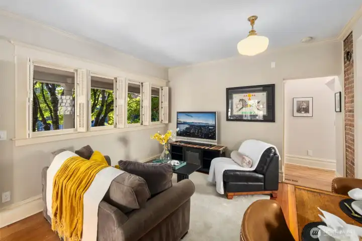 Queen of the West Airbnb living room