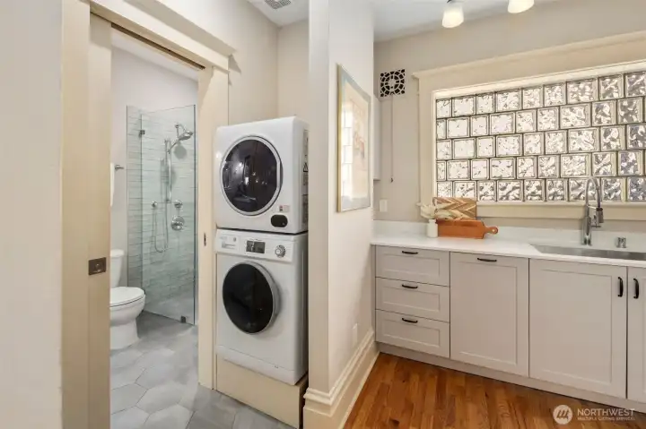 Queen of the West Airbnb laundry unit and fully remodeled bathroom