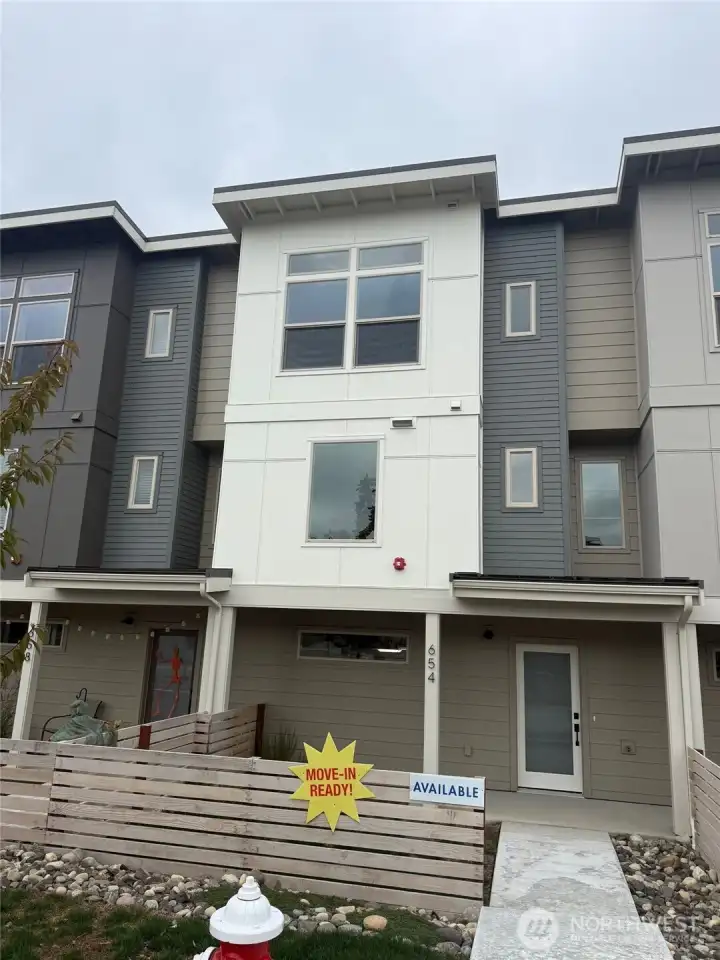 Welcome to 654 W Kline Road!