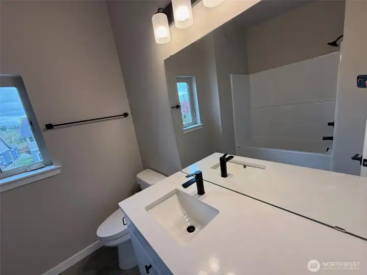 Upstairs full bathroom