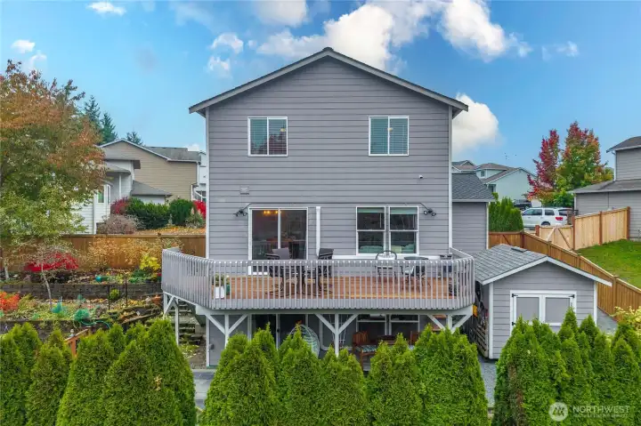 Fully fenced, private backyard!