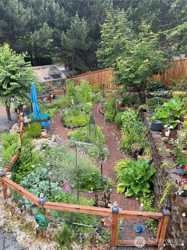 This home is perfect for those with a green thumb.