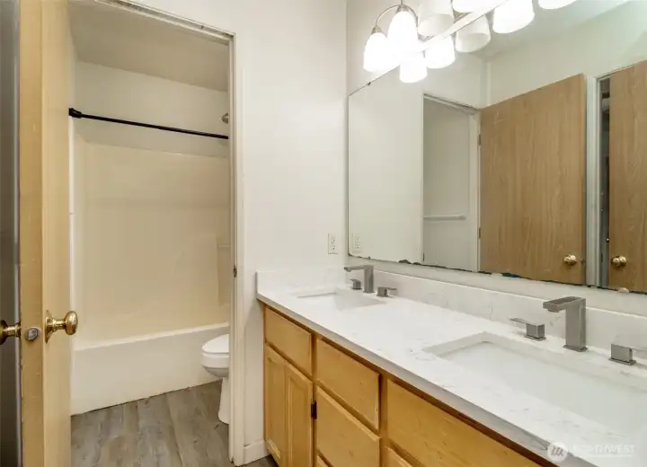 Jack and Jill Full Bathroom