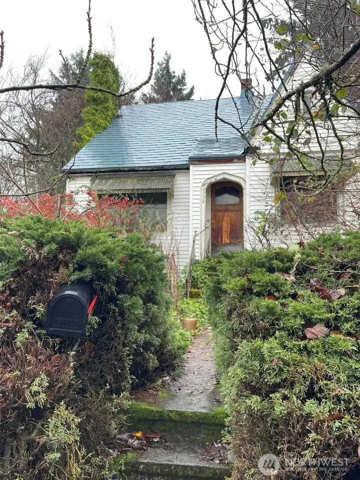 This 1929 home is ready for its next chapter.  The 4,650 sq. ft. lot sits in the highly sought after Whittier neighborhood of Ballard, offering an exceptional opportunity in one of Seattle’s most desirable communities.