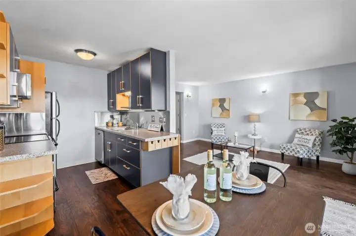 Entertaining made easy in this 625 sq ft condo!
