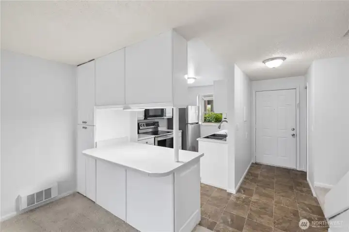 Kitchen with eat-in peninsula