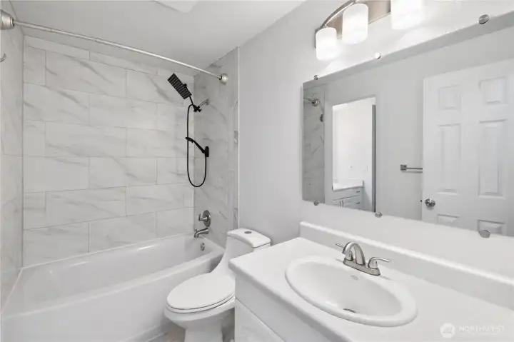 Tile surround in bathroom