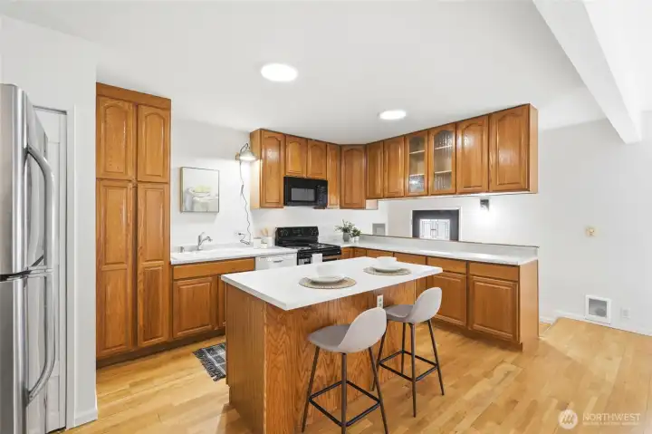 Lower level offers its own eat-in kitchen, comfortable living room, 2 bed/1 bath—perfect for guests, extended living, or rental use—along with private deck/yard access & in-unit laundry.