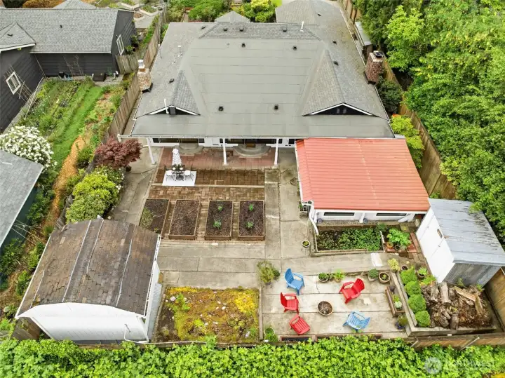 Peaceful garden living meets convenient access to everything Burien and Seattle have to offer.