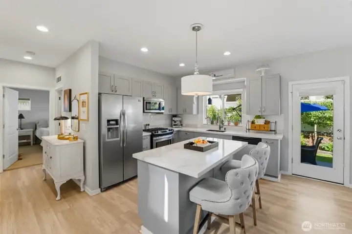 Kitchen has been updated with new cabinets and quartz countertops.
