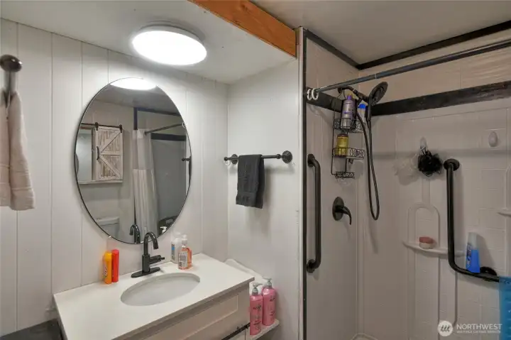 Good sized bathroom