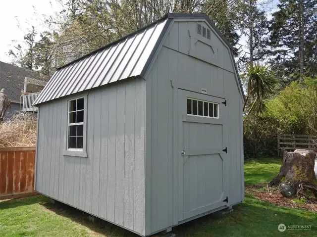 Newer large Shed in the front yard.