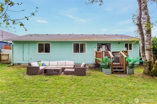 Private fenced backyard with no homes behind the yard