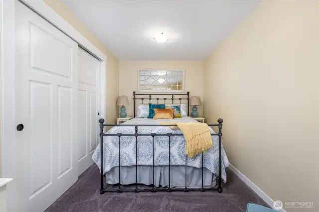 Daylight office/den but they use it for 3rd bedroom