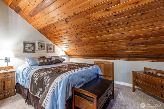 Loft Bedroom - 2nd Bedroom