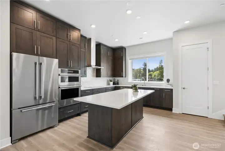 Spacious kitchen island Spacious kitchen island
