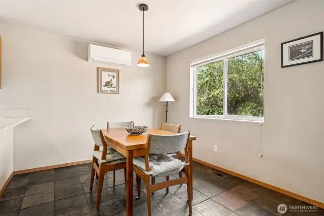 Big window? Check. Chill air? Covered. This dining room knows how to keep things fresh, between the airy tree views, that minimalist pendant, and the high-functioning minisplit, it’s serving relaxed sophistication.