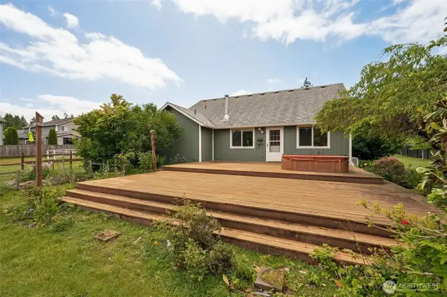 Big deck, bigger vibes. Full-length steps lead you to plenty of room for outdoor dining, lounging, and maybe even that grill master showdown you’ve been dreaming of. Bonus: storm/screen door keeps bugs out but lets fresh air in.