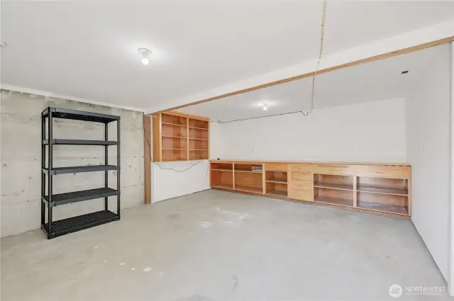 Basement that can turn into a shop or wine cellar.