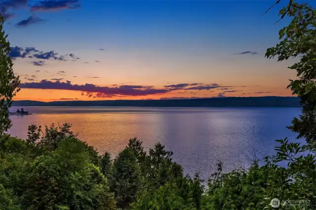 Iconic sunsets, Puget Sound dark blue water, big sky... here one feels in total communion with Mother Nature.