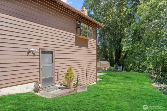 This is the exterior side entrance.  the lower level bedroom guest suite is accessed from here.