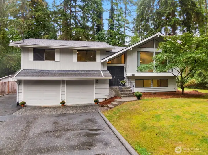 Lovely home with plenty of parking for RV or boat!