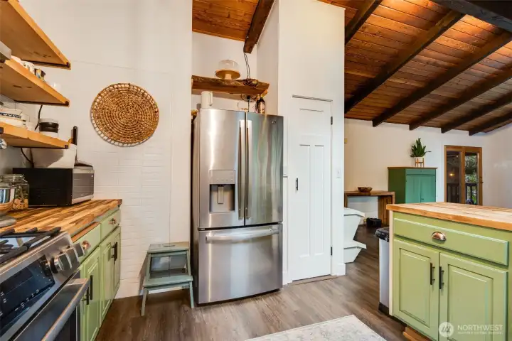 Gorgeous open wood shelves.
