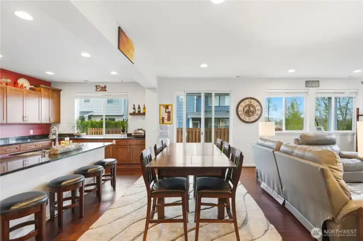 Dining Area (2) Looking towards Backyard