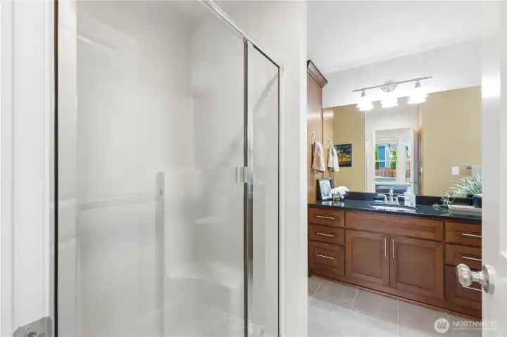 Ensuite 3/4 Bath (1)