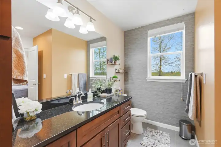 Ensuite 3/4 Bath (2)