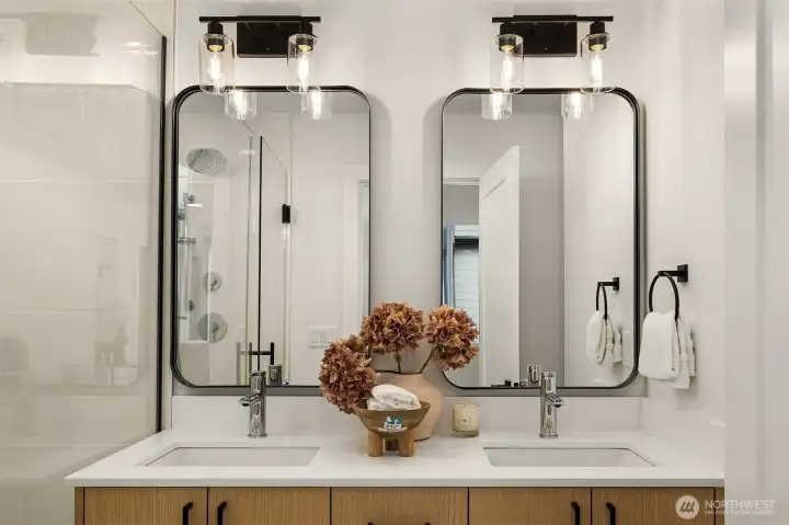 Photos are of a similar model and are for illustrative purposes only. Actual home, finishes, and features may vary.