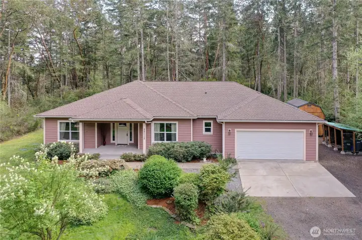 Beuatifully maintained one-story home on 1.24 Acres.
