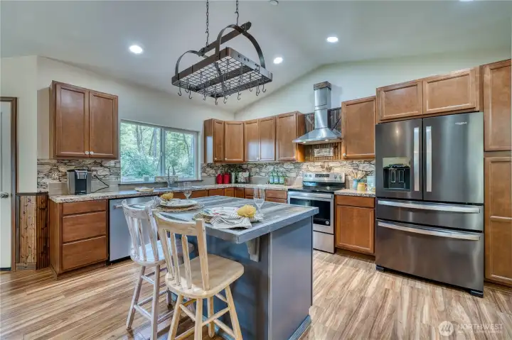 Whether you are cooking for a houseful or a meal for two, this kitchen won't dissapoint.