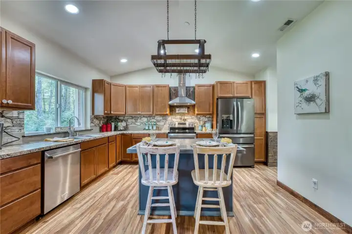 Stainless steele appliance throughout stay with the home.