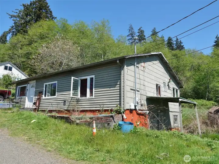 Fixer home near the Hoquiam River.