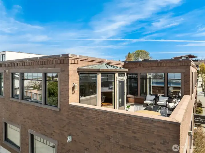 Expand your living space onto the large deck. Expand your living space onto the large deck.