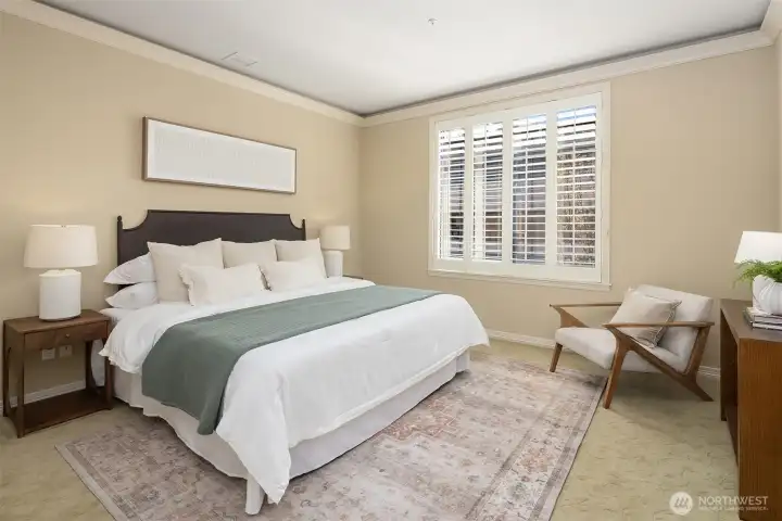 A second ensuite bedroom ensures comfort for guests. A second ensuite bedroom ensures comfort for guests.