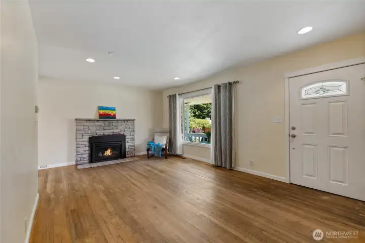 Living Room : Hardwood Floors, a gas fireplace and a big window welcome you.