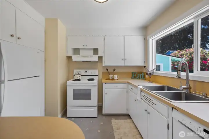 The kitchen/dining has been staged (with real items).