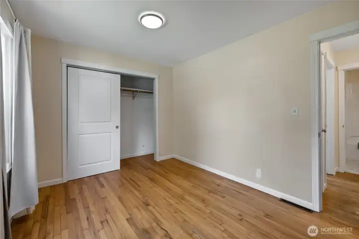 BEDROOM 1 : Located on the front face of the house.